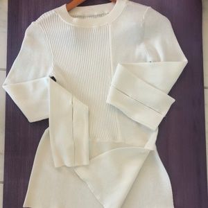 White long sleeves sweater